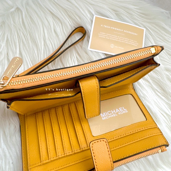 NWT Michael Kors MK Jet Set Large Leather Smartphone Wristlet Wallet Marigold - Picture 8 of 8